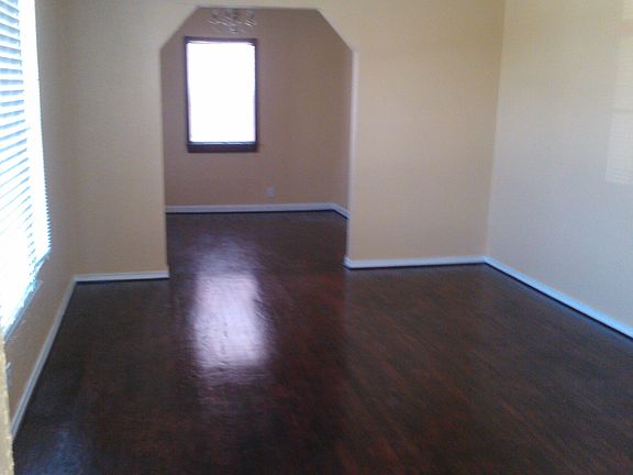 5th image of 900 Walter St