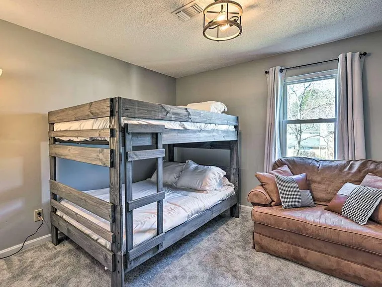 1073 Fairfax Dr — Photo 18