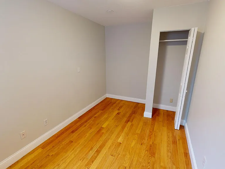 224 Hanover St #11A — Photo 4