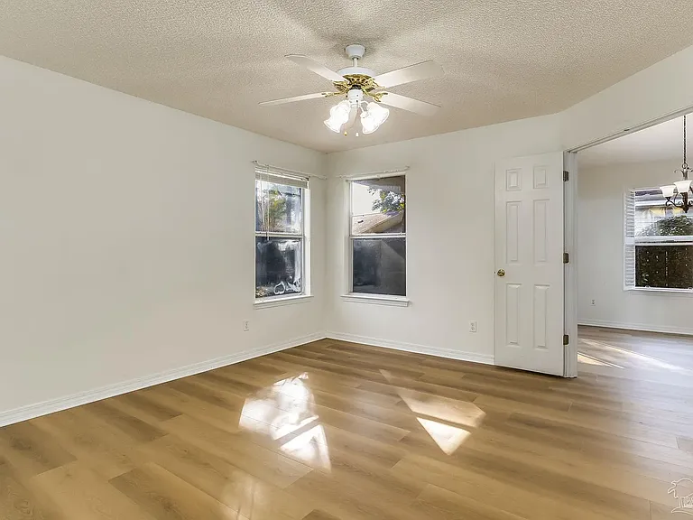 1108 Simpson St — Photo 22