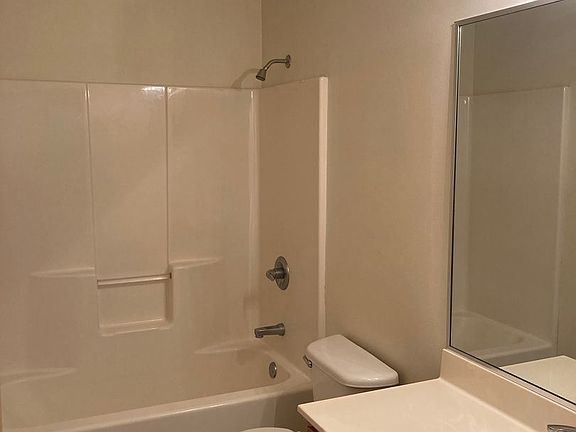 4th image of 211 Ashworth Dr #6