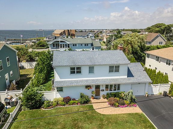 2nd image of 858 W Bay Dr