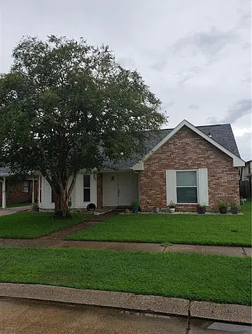 3 bed, 2.0 bath, 1624 sqft, $2,300 — Photo 1