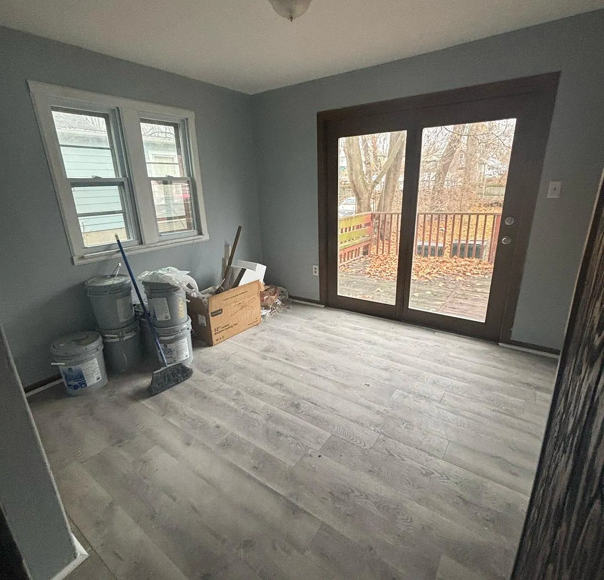 3 bed, 900 sqft, $1,498 — Photo 3