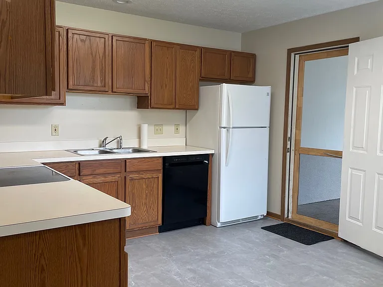14775 Hillcrest Ave — Photo 3