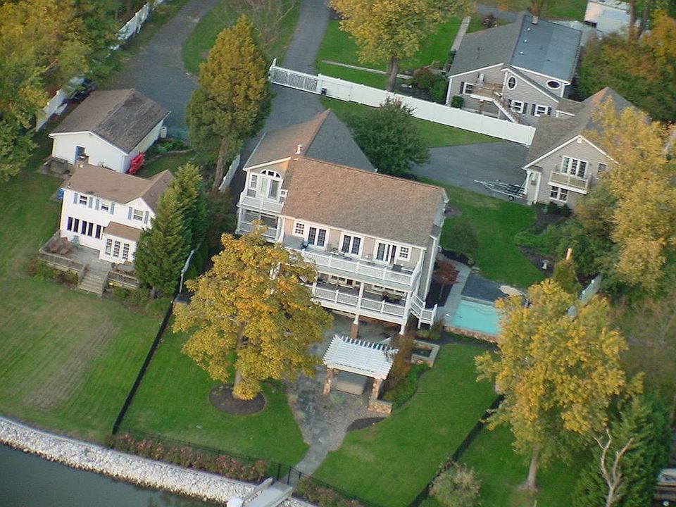 BEAUTIFUL WATERFRONT HOME ON CADELS CREEK