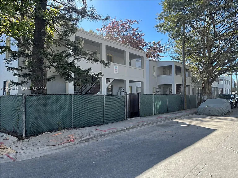 140 NW 13th St #150.5 — Photo 12