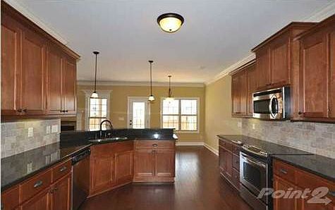 6703 Station View Kitchen 3