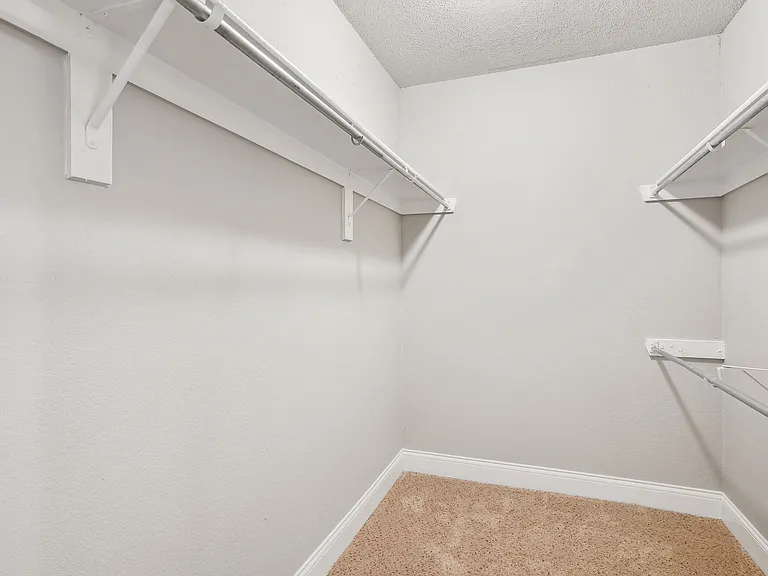 Vantage Point Apartments — Photo 16