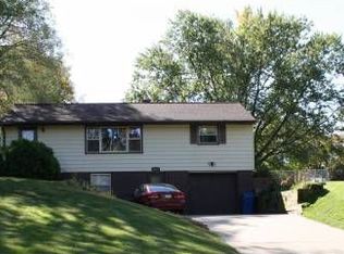 1716 County Road C E, Maplewood, MN 55109