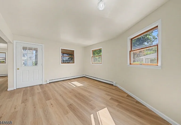 12 High St — Photo 11