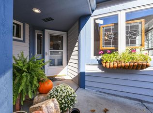 971 Bay View Cir, Mukwonago, WI 53149