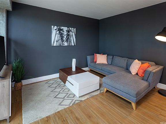 5th image of 225 Queen St APT 14C