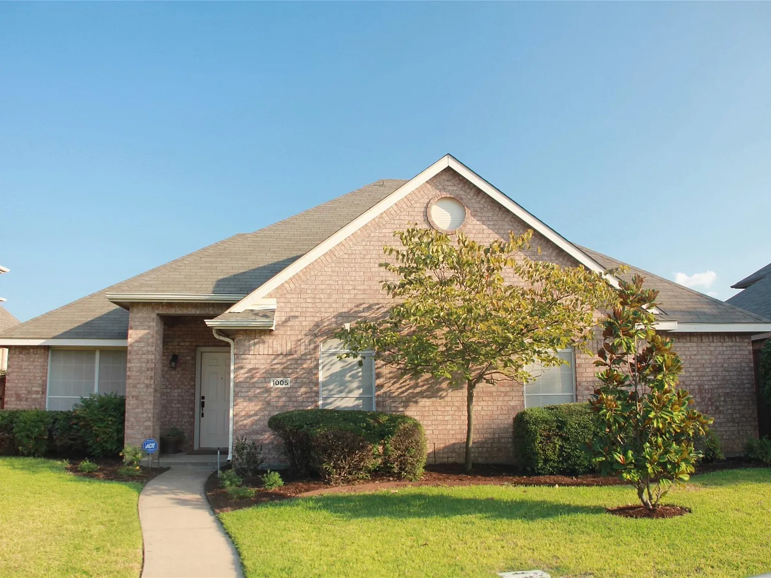 3 bed, 1667 sqft, $2,450 — Photo 1