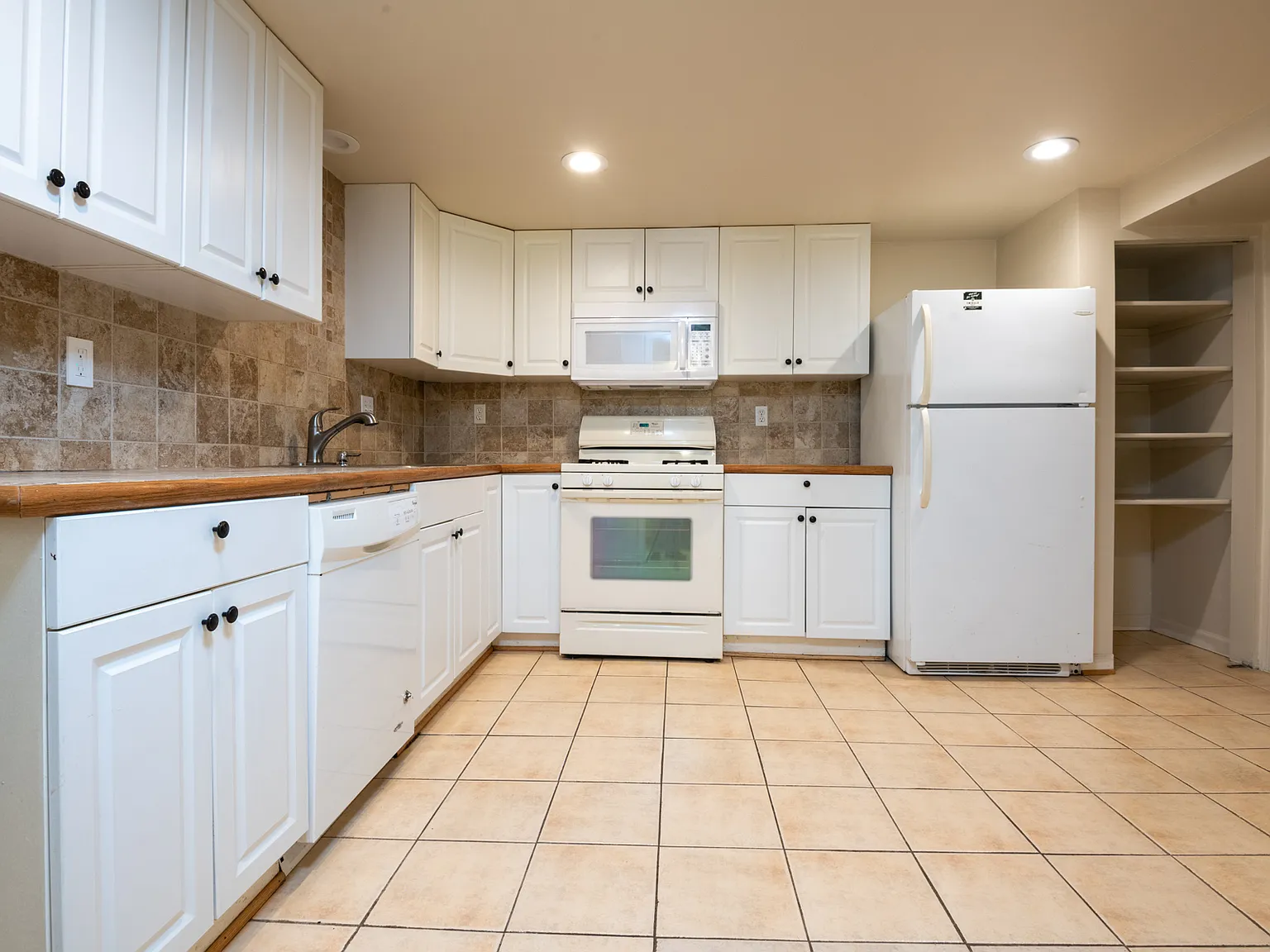 4 bed, 2100 sqft, $3,750 — Photo 4