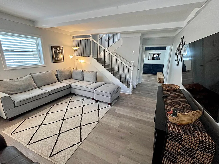 119 N Newport Ave — Photo 6