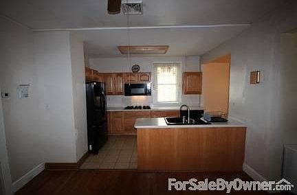 Kitchen
						:
						Open kitchen