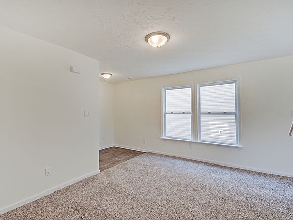 4th image of 950 Amesbury Ct