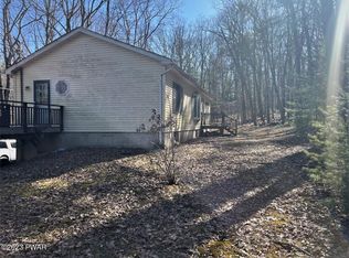 101 Onandaga Rd, Shohola, PA 18458