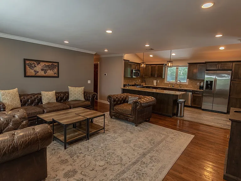 36 Tyrone Dr — Photo 2