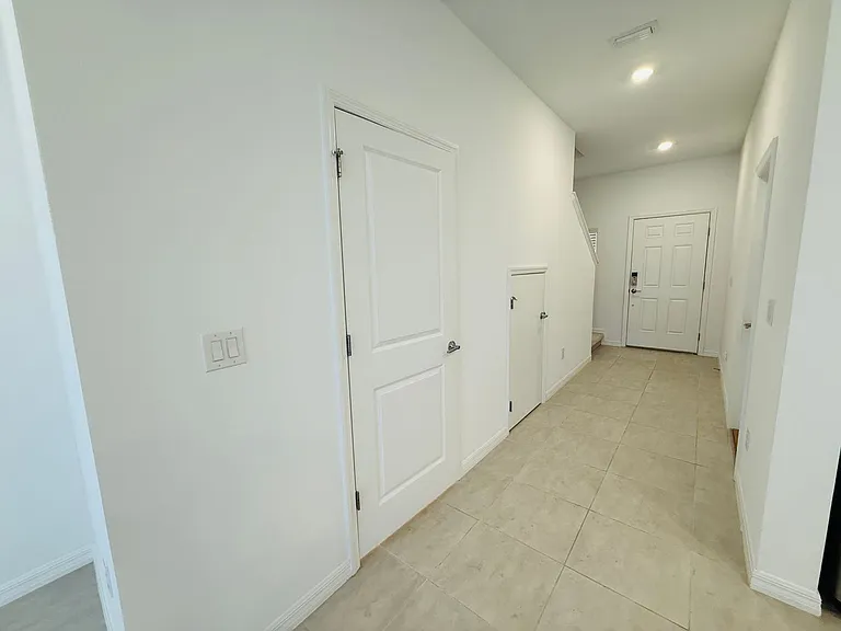 2264 Paravane Way — Photo 2