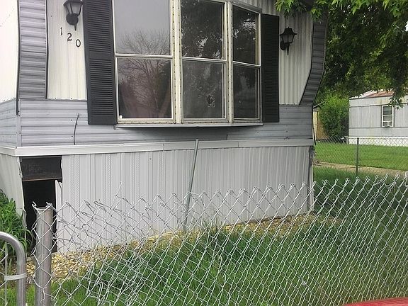 4th image of 120 Deer Trace Dr