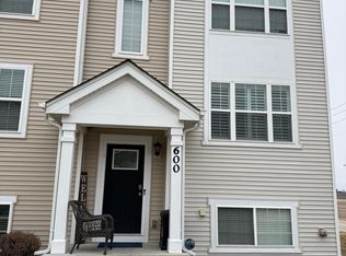 600 Spring Leaf Dr, Joliet, IL 60431