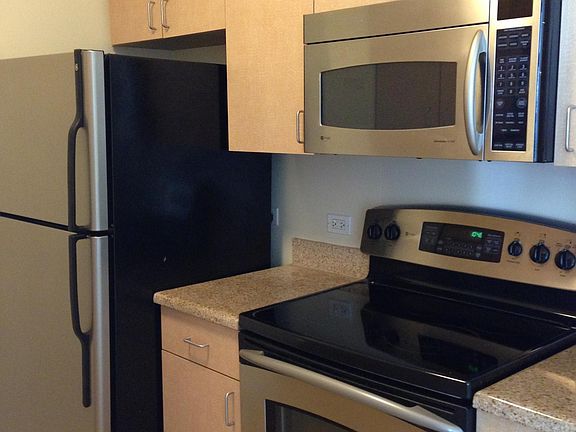 5th image of 425 W Beech St #9500