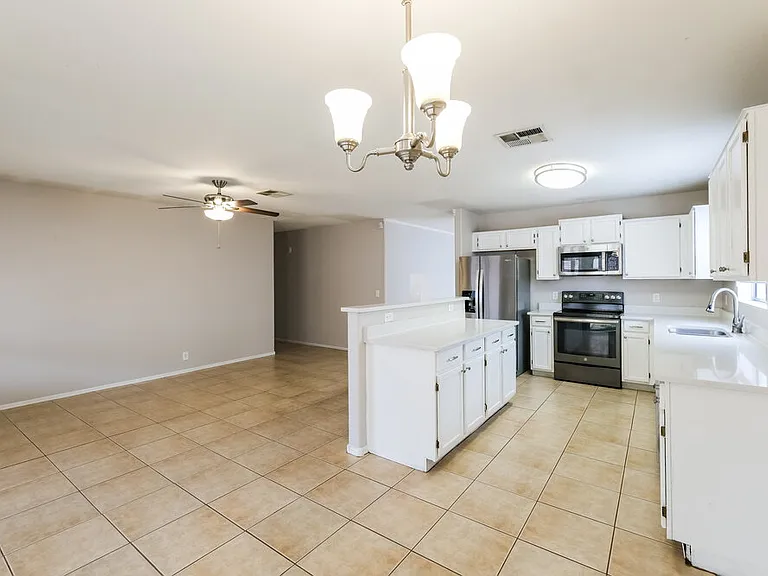 8745 W Tuckey Ln — Photo 8