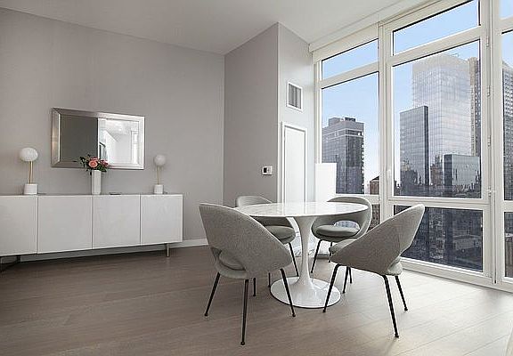 4th image of 42 W 33rd St Penthouse B