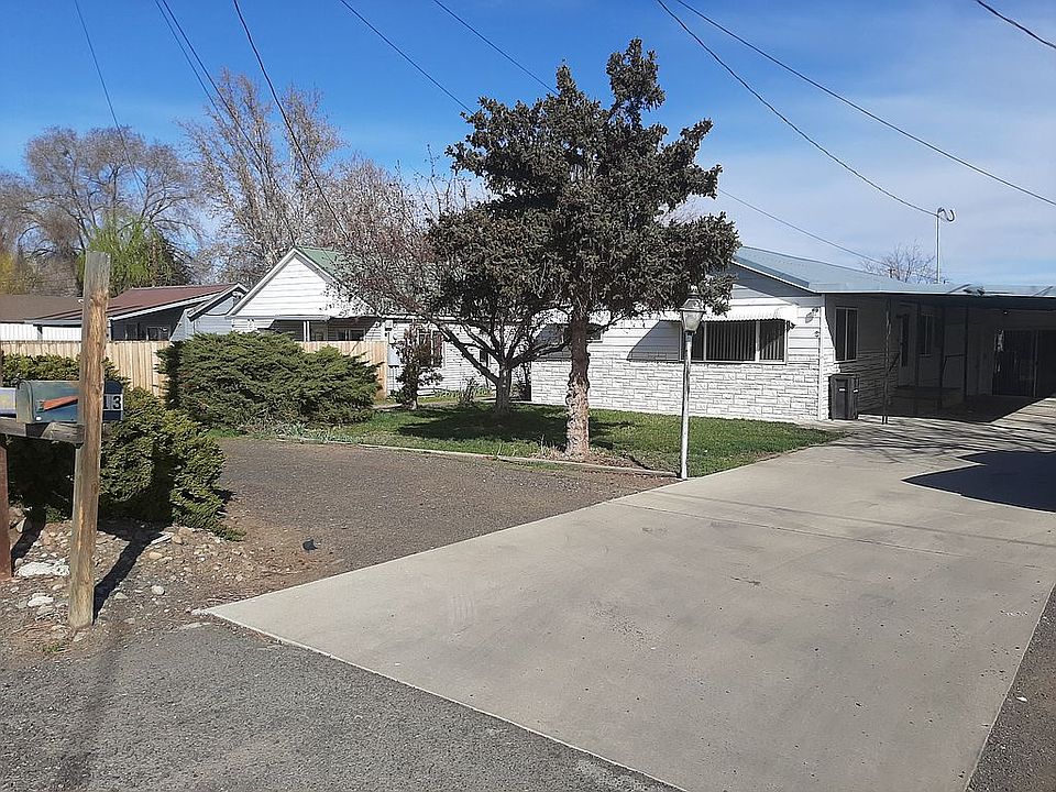 Front of Main House - 813