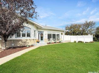 558 8th Ave NE #B, Swift Current, SK S9H2R1