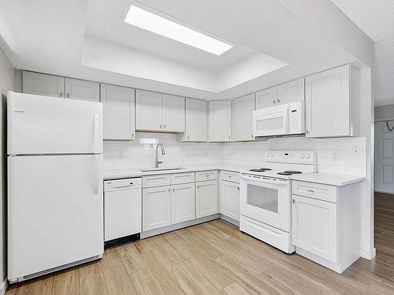 KITCHEN VIEW 2