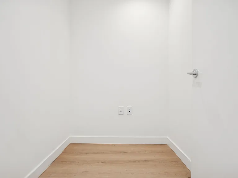 5670 Cambie St — Photo 25