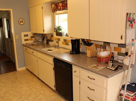 5th image of 1202 SE Murphy Ln