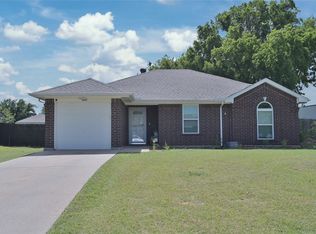 1600 Berry Dr, Cleburne, TX 76033