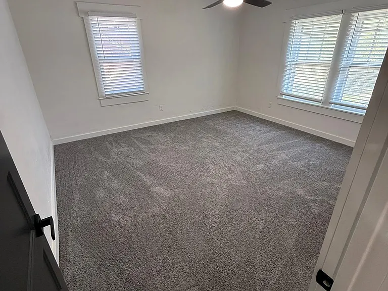317 E Duffy St — Photo 10