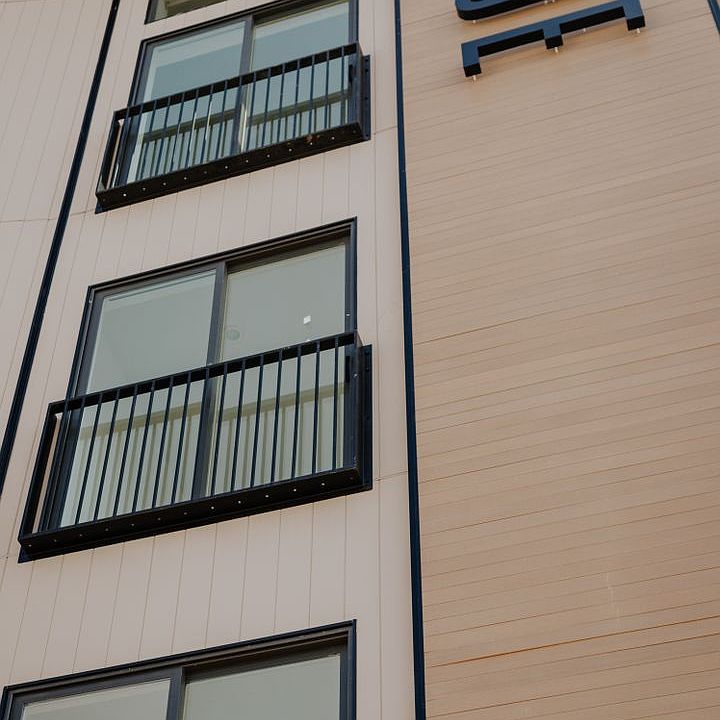 Building Photo 3
