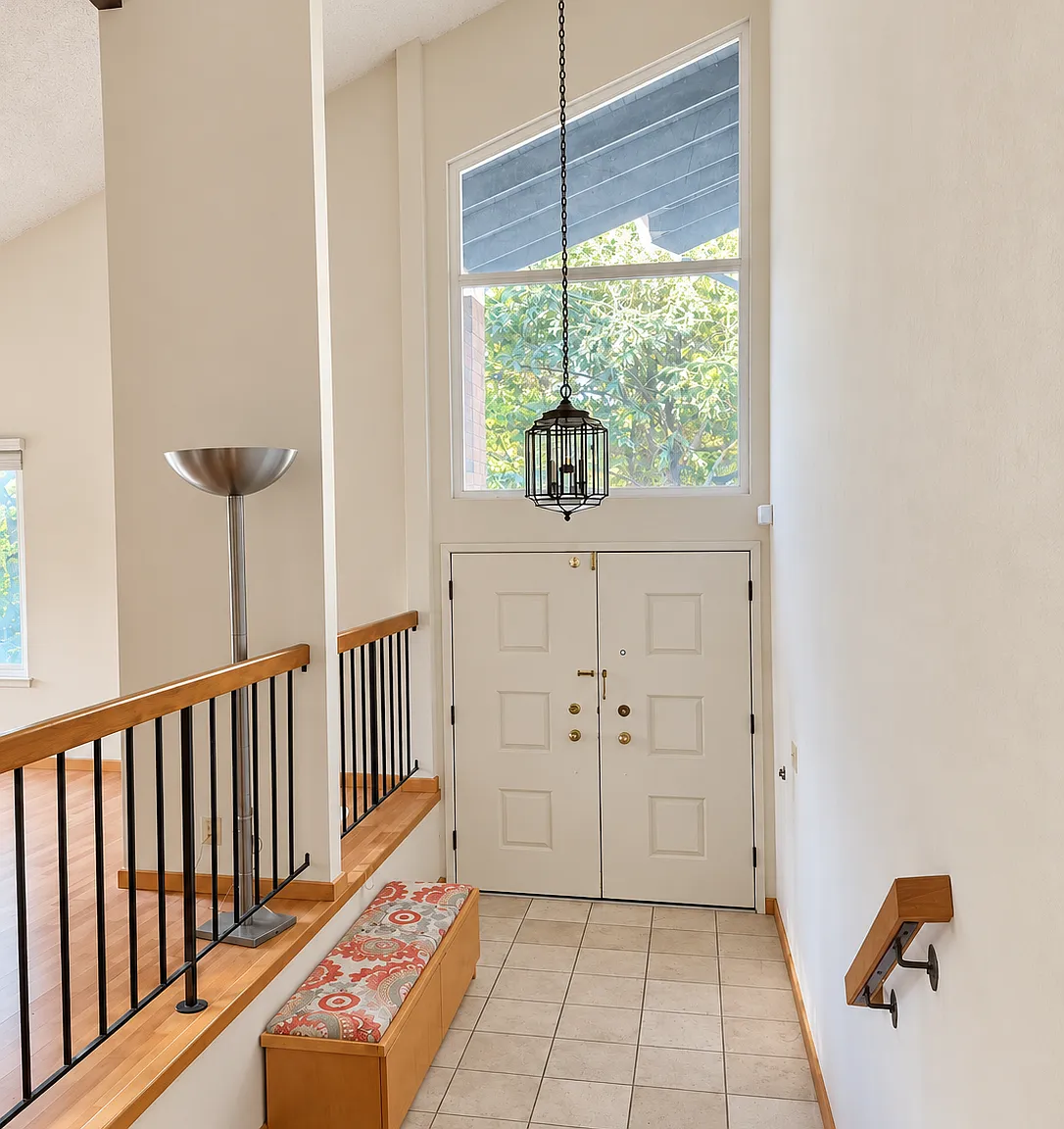 4 bed, 2.5 bath, 2104 sqft, $7,800 — Photo 3