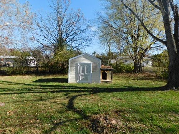 4th image of 846 Twin Oaks Dr