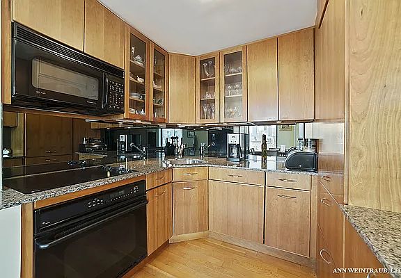 4th image of 1 5th Ave APT 26A