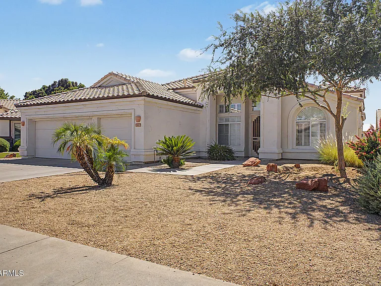 22516 N 68th Dr — Photo 4