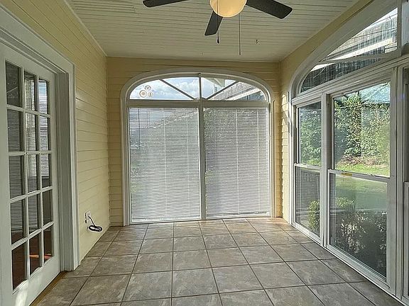 3rd image of 3162 Greenwood Dr
