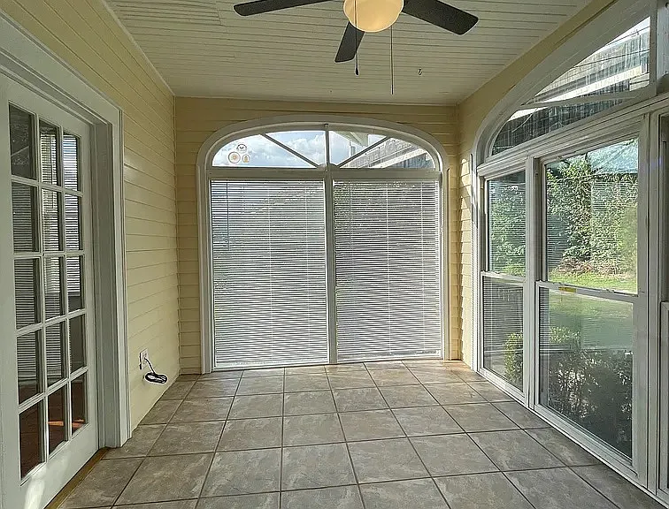 3162 Greenwood Dr — Photo 3