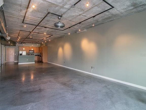 4th image of 1212 E Whiting St Unit 304
