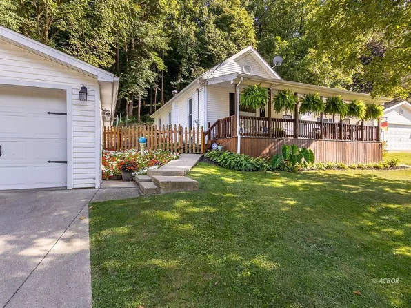 584 Pleasantview Ave, Nelsonville, OH 45764