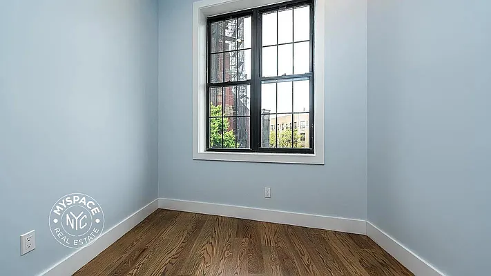 Bedroom, photo 2
