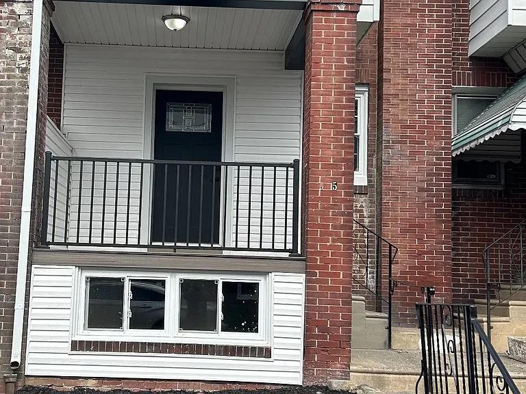 1945 W Carey St — Photo 2