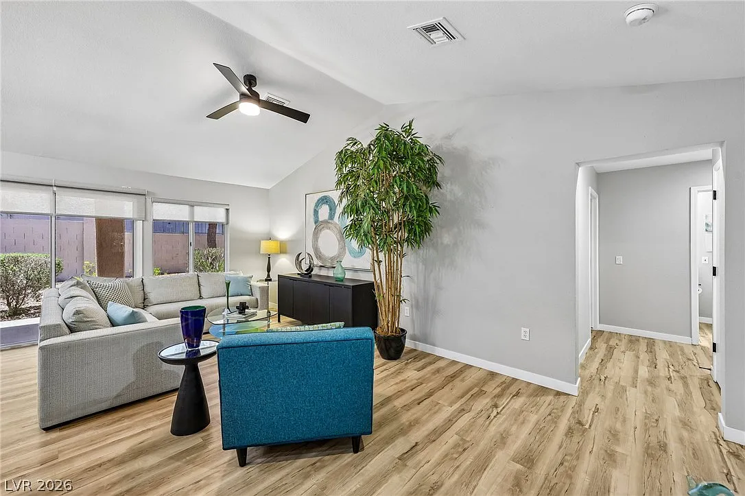 2 bed, 1.0 bath, 1062 sqft, $1,800 — Photo 4