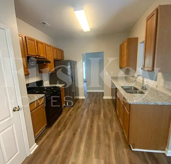 528 Valleyside Dr — Photo 5